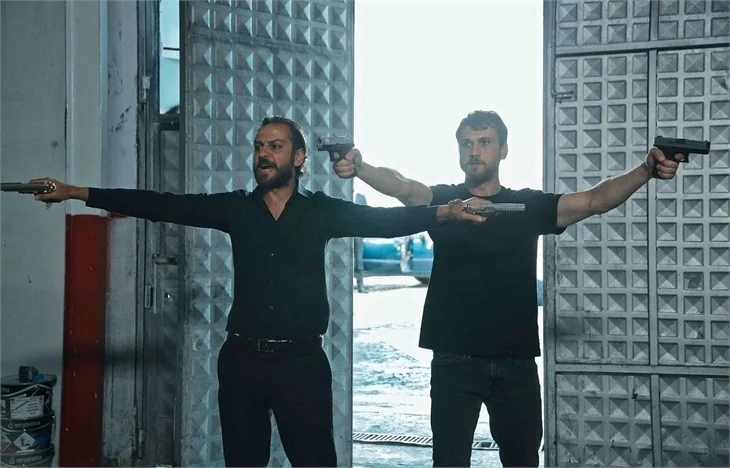 Çukur'da büyük finale doğru giderken savaş alevleniyor!
