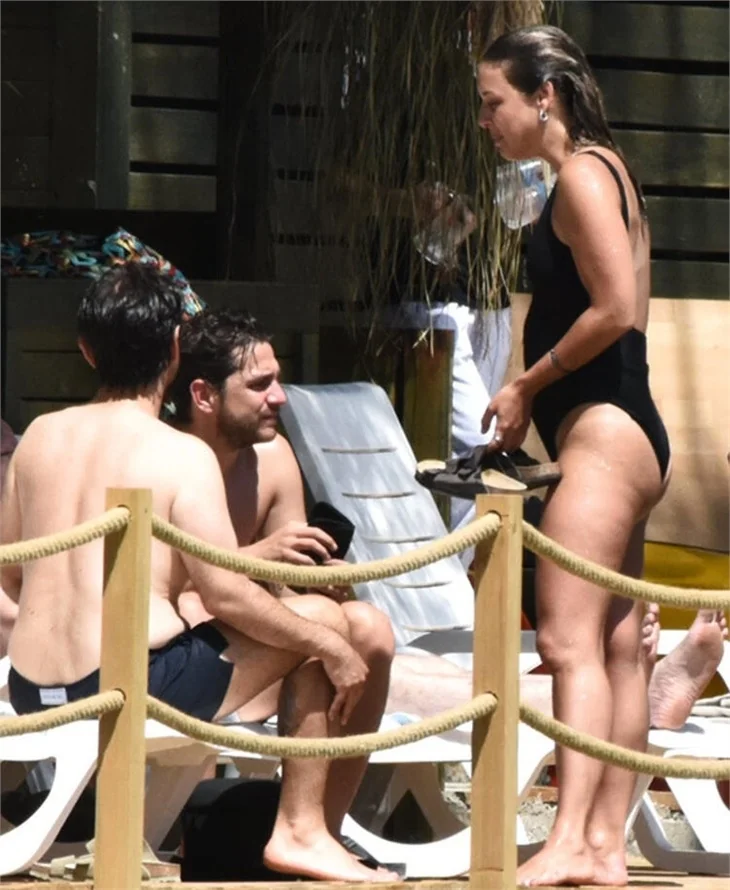 Hande Doğandemir arkadaşlarıyla tatilde!