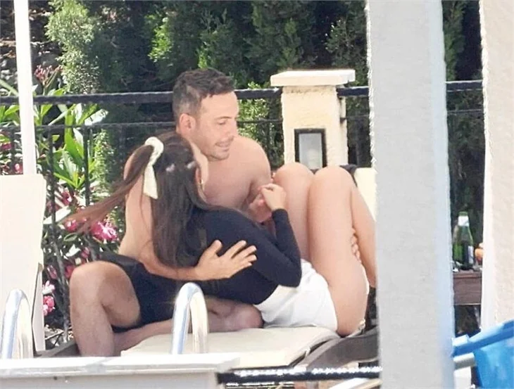 Oğuzhan Koç, Demet Özdemir'i öpmelere doyamadı