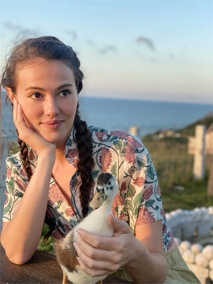 Gülper Özdemir'in doğayla iç içe tatili!