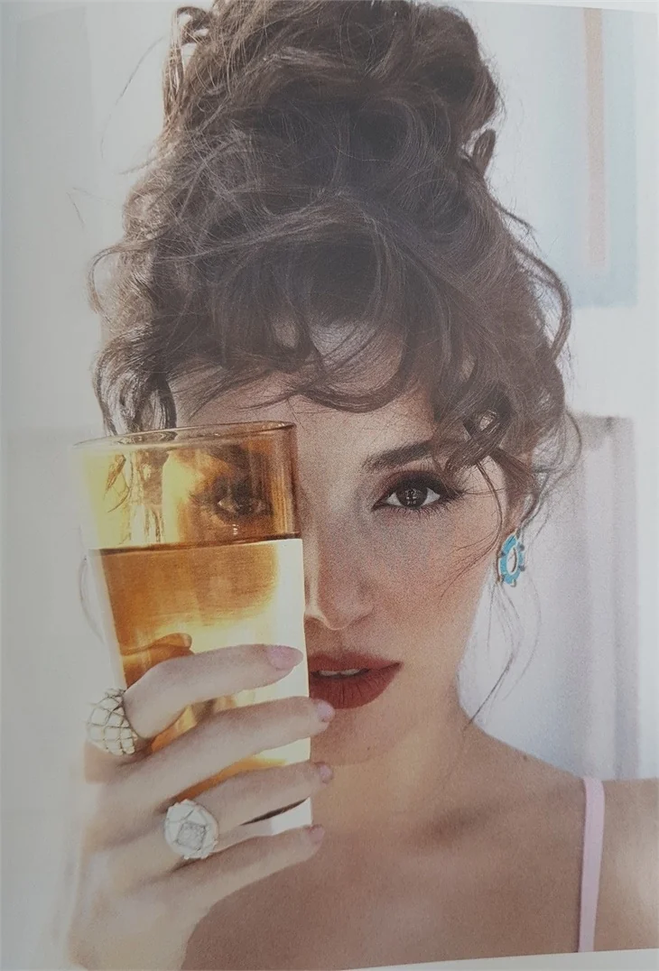 Hande Erçel'in Vogue dergisine verdiği pozlar gündem oldu!