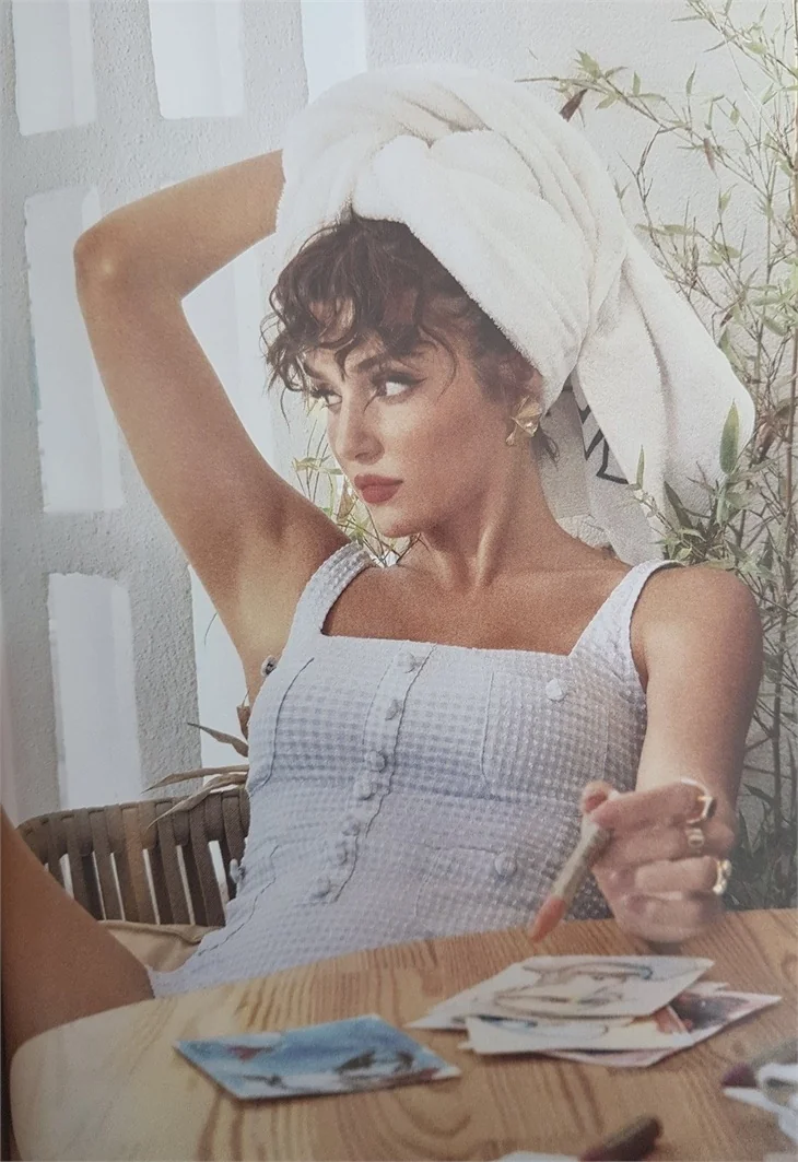 Hande Erçel'in Vogue dergisine verdiği pozlar gündem oldu!