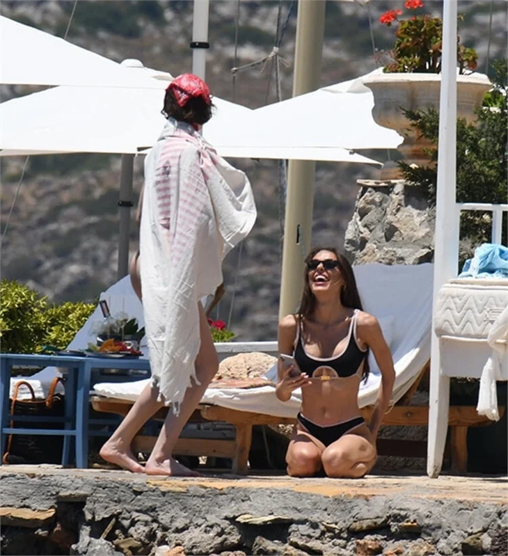 Dilan Çiçek Deniz de sezonu açtı!