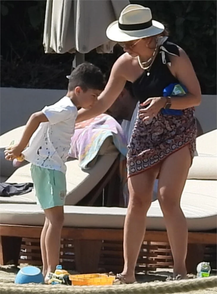 Pelin Karahan gün boyu denize girmedi!
