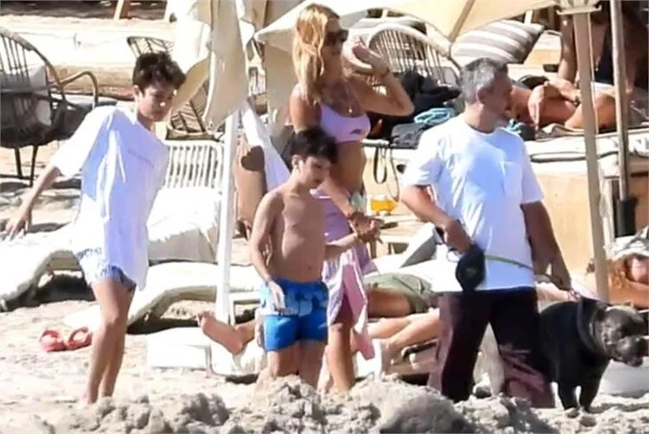 Çağla Şıkel'in deniz keyfi!