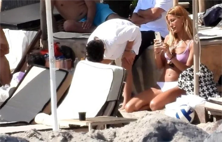 Çağla Şıkel'in deniz keyfi!