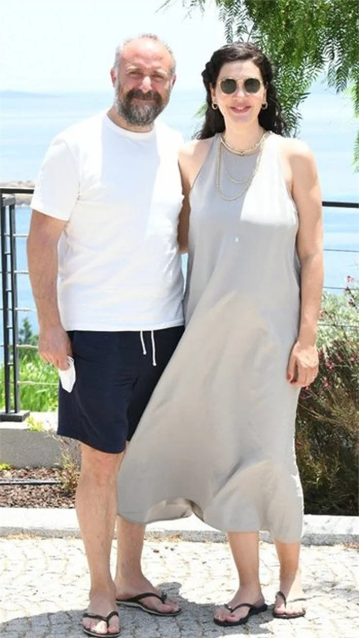 Bergüzar Korel ile Halit Ergenç doğacak bebeklerinin adını açıkladı