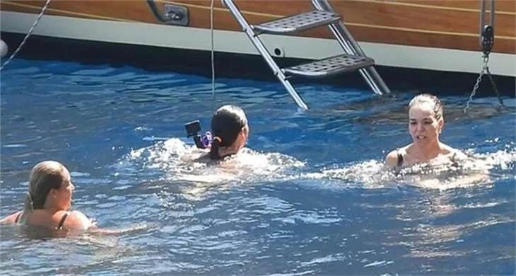 Beş aylık hamile Bengü'nün tekne tatili