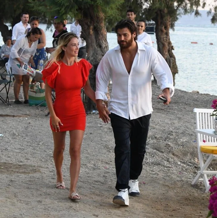 Can Yaman sevgilisini ailesiyle tanıştırdı! Görünmez kaza!