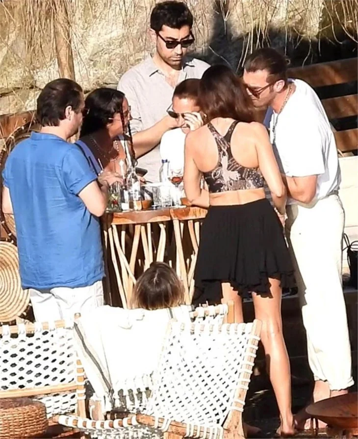 Kıvanç Tatlıtuğ-Başak Dizer plaj partisinde