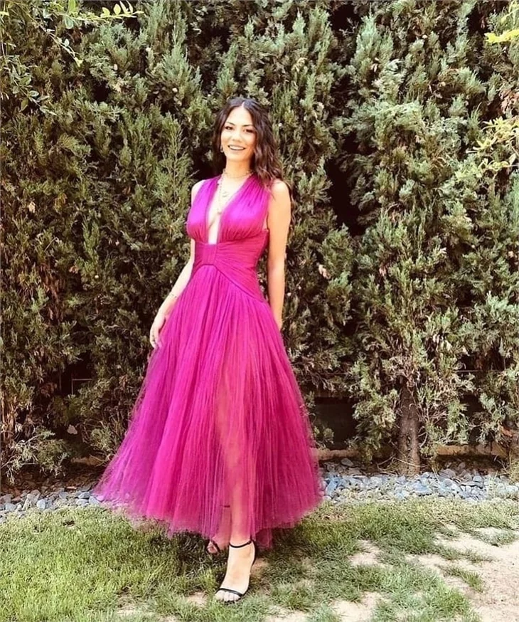 Zeynep Bastık ve Tolga Akış'ın düğün törenine ünlü akını!