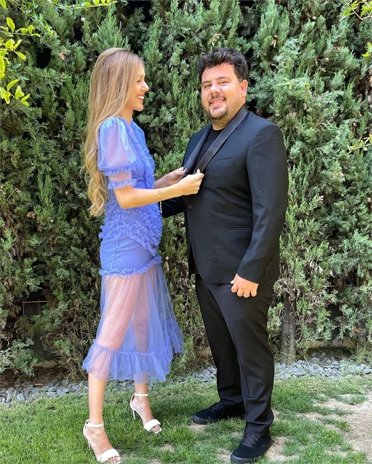 Zeynep Bastık ve Tolga Akış'ın düğün törenine ünlü akını!