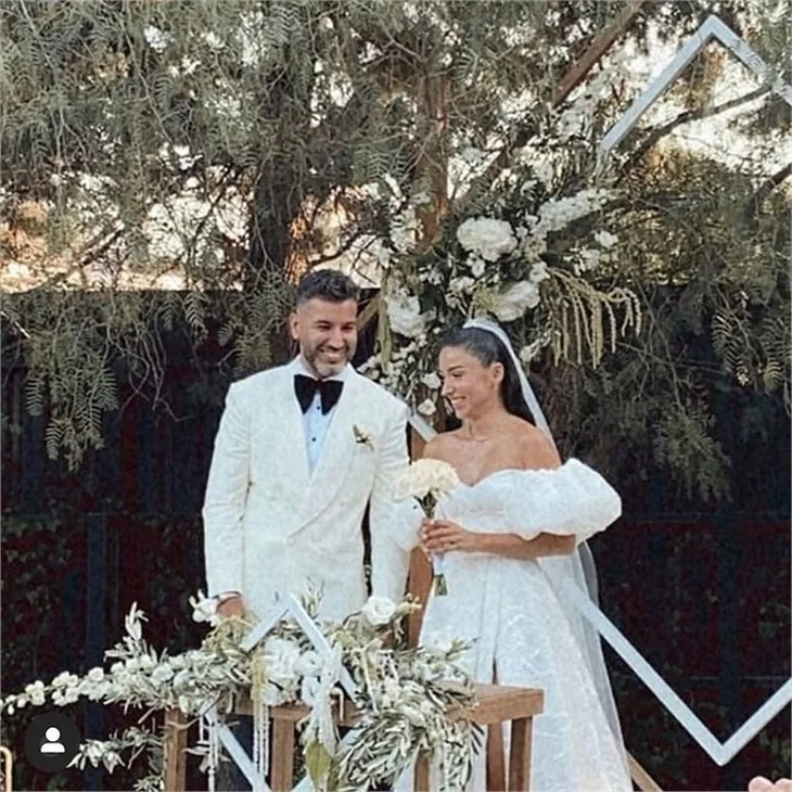 Zeynep Bastık ve Tolga Akış'ın düğün törenine ünlü akını!
