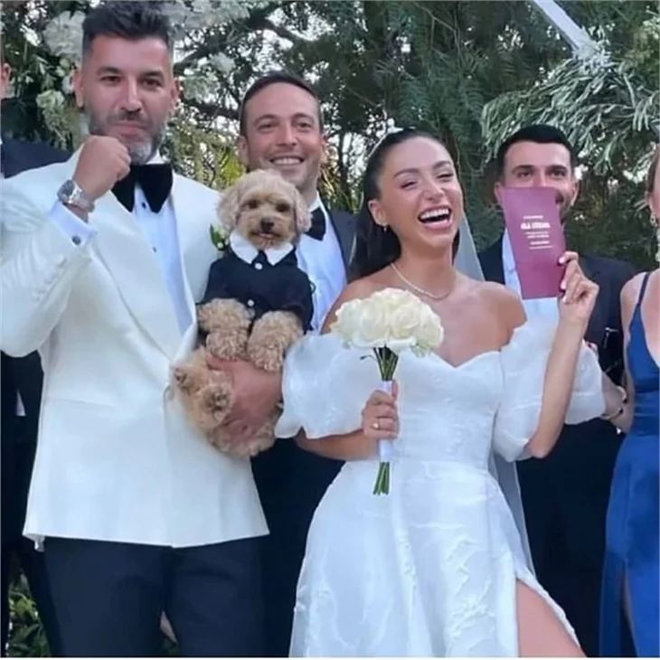 Zeynep Bastık ve Tolga Akış'ın düğün törenine ünlü akını!