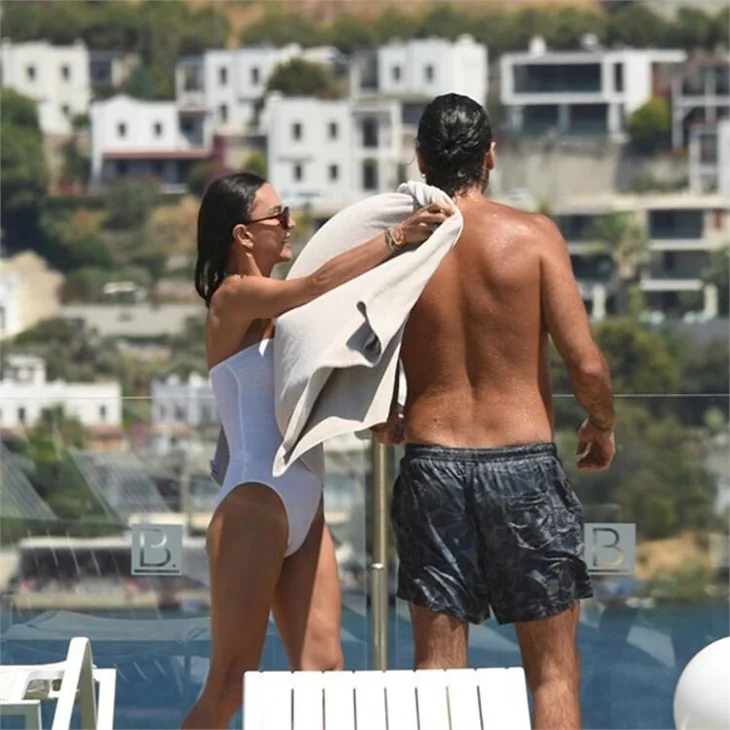 Hande Ataizi ile Dinç Aydoğdu'nun Bodrum romantizmi