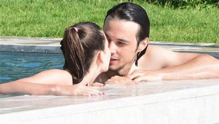 Afra Saraçoğlu ve Mert Yazıcıoğlu'nun aşk tatili