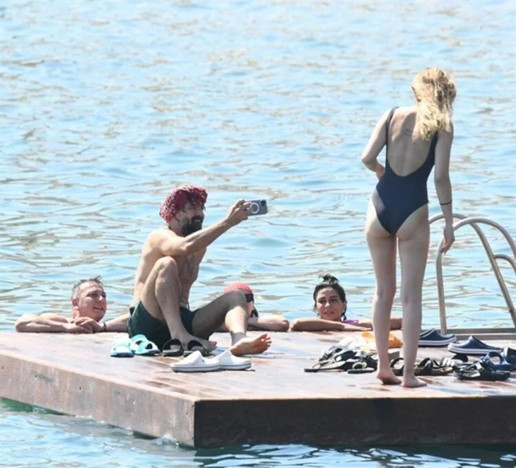 Alina Boz ve sevgilisi Mithat Can Özer tatil sezonunu açtı