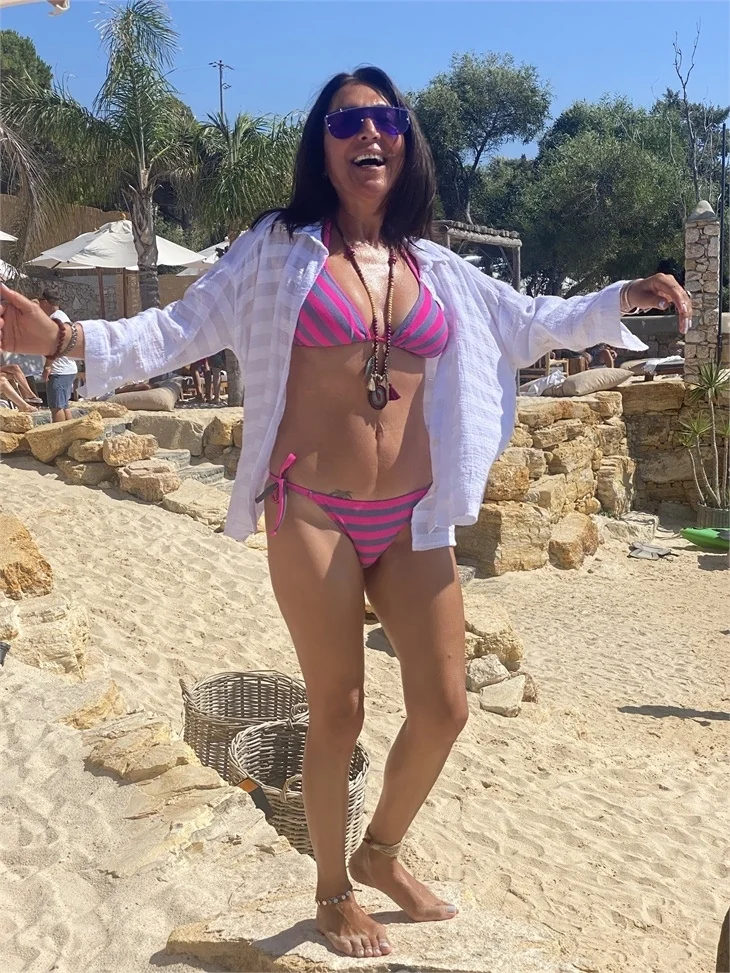 Asuman Dabak'ın Çeşme tatili