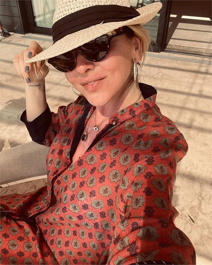 Hadise'den tatil pozları...