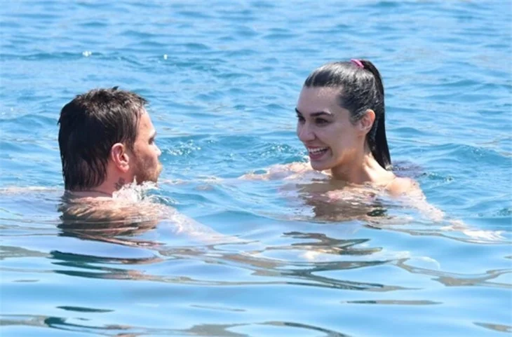 Sinan Akçıl ile Burcu Kıratlı'nın Bodrum tatili