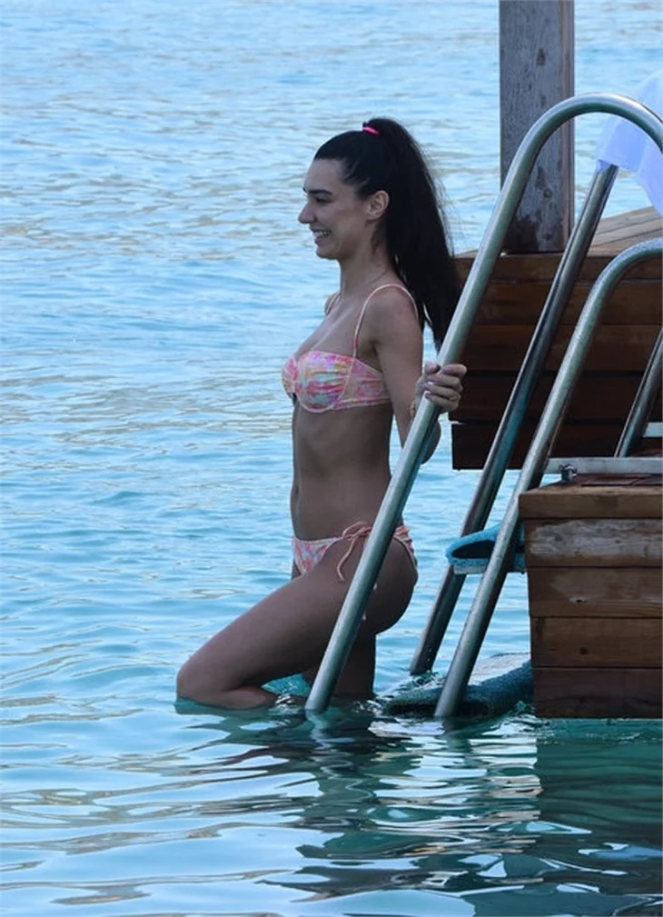 Sinan Akçıl ile Burcu Kıratlı'nın Bodrum tatili