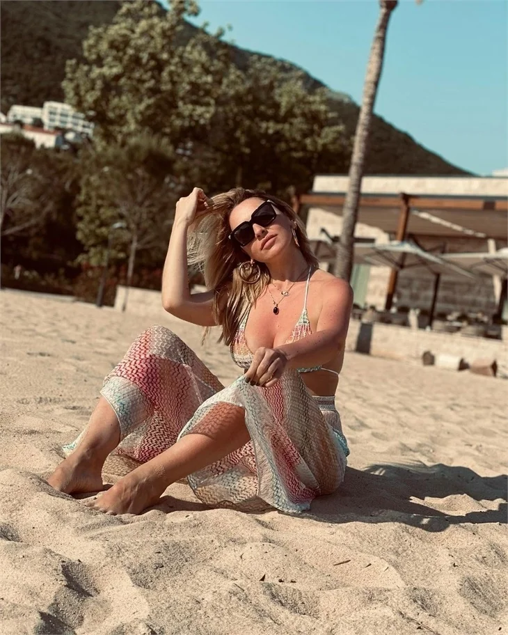 Hadise'den peş peşe yeni tatil pozları!