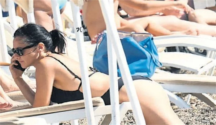 Şevval Sam plaja indi!