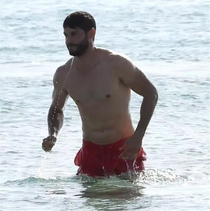 Berk Oktay ve Yıldız Çağrı Atiksoy'un Çeşme tatili!