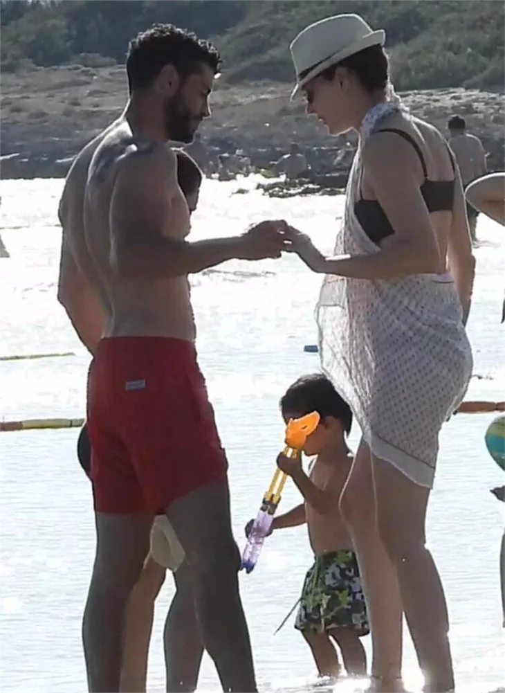 Berk Oktay ve Yıldız Çağrı Atiksoy'un Çeşme tatili!