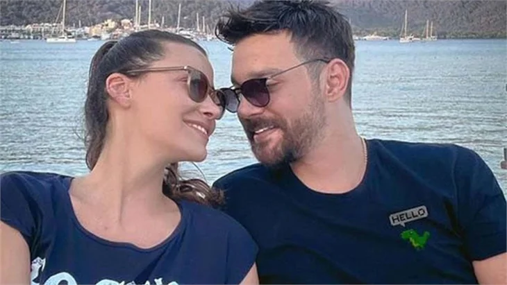 Aşk bitti mi? Müjde Uzman ve Oğuzhan Uğur birbirlerini sildi!
