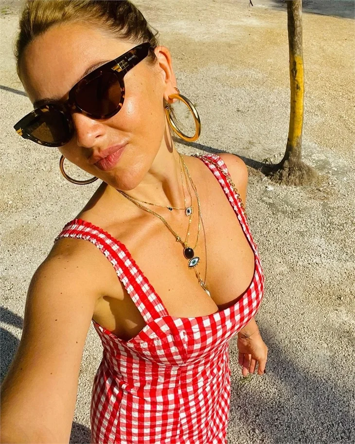Hadise'den İspanyolca mesaj!