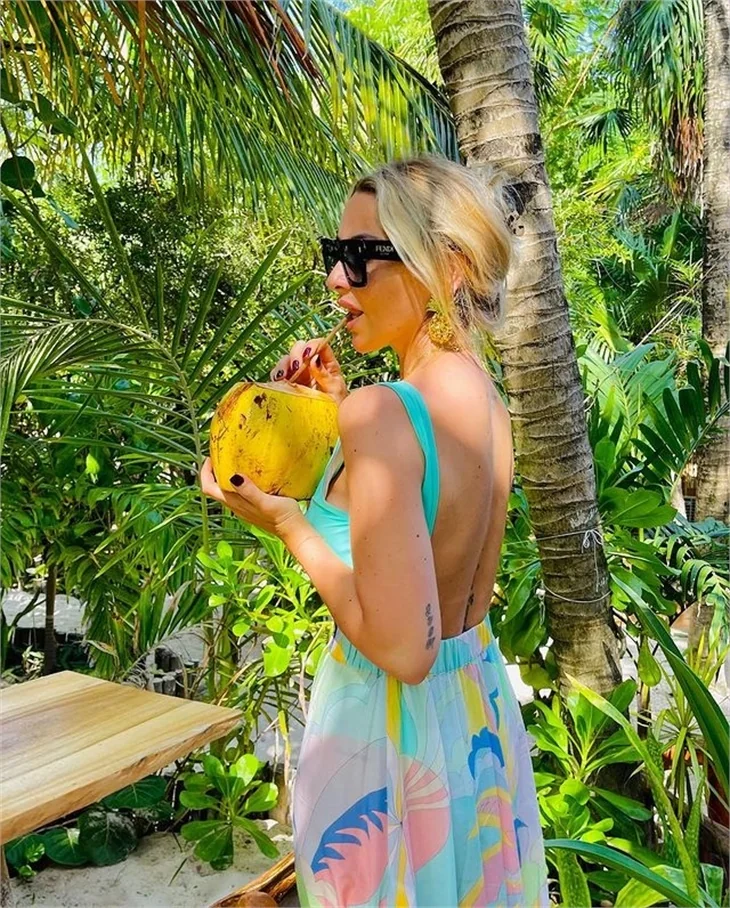 Hadise'den İspanyolca mesaj!