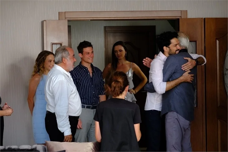 "Kırık Hayatlar" setinde heyecanlı bekleyiş...