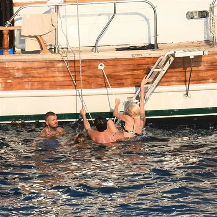Didem Soydan ve Burak Deniz tatilde!