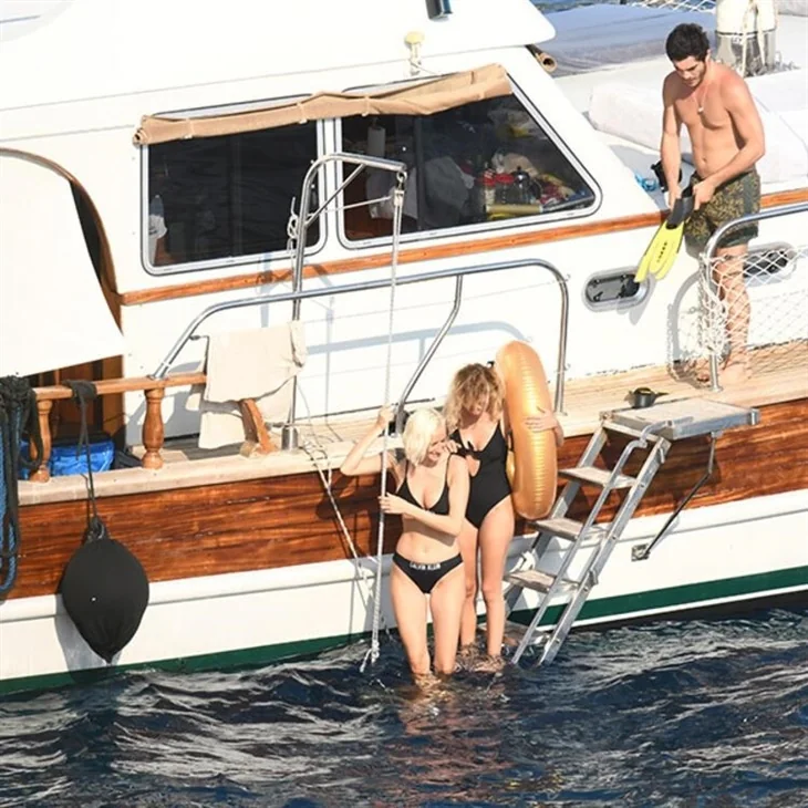 Didem Soydan ve Burak Deniz tatilde!