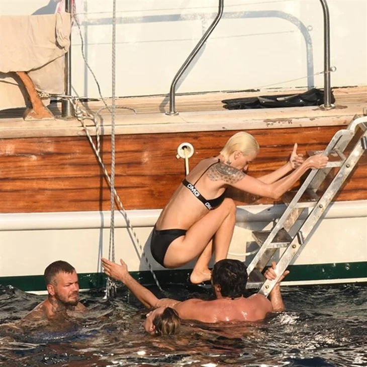 Didem Soydan ve Burak Deniz tatilde!