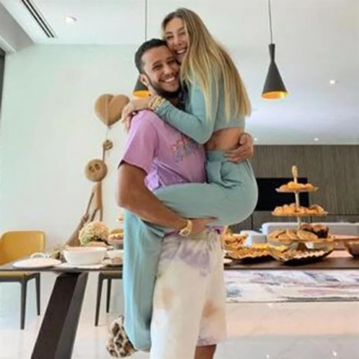 Şeyma Subaşı'nın yüzü gülüyor! Elini bırakmadı
