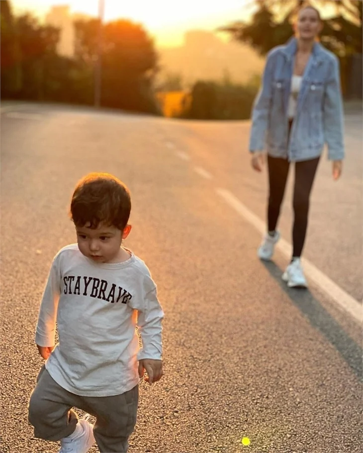 Fahriye Evcen-Burak Özçivit'ten Karan için ikinci dadı!