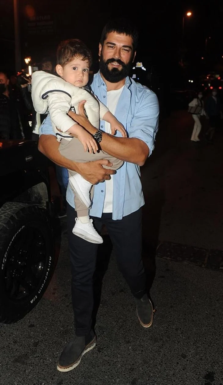 Fahriye Evcen-Burak Özçivit'ten Karan için ikinci dadı!