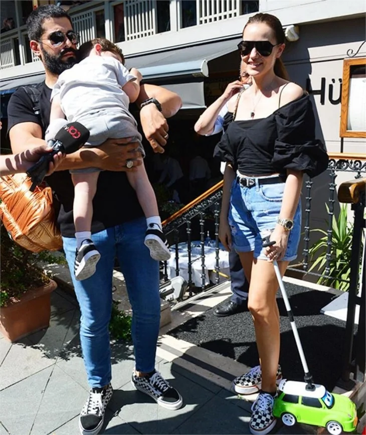 Fahriye Evcen-Burak Özçivit'ten Karan için ikinci dadı!