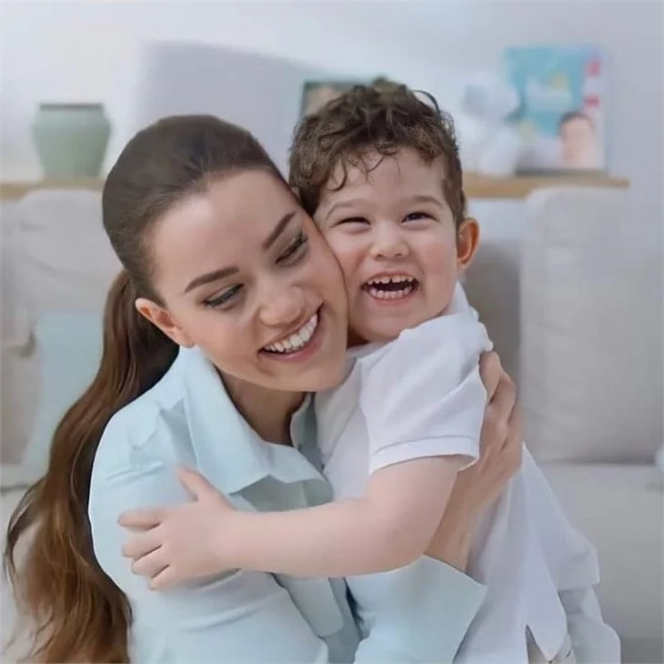 Fahriye Evcen-Burak Özçivit'ten Karan için ikinci dadı!