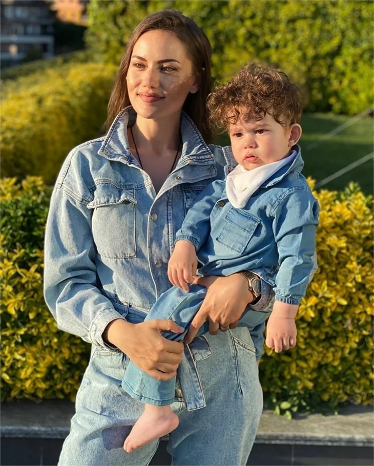 Fahriye Evcen-Burak Özçivit'ten Karan için ikinci dadı!