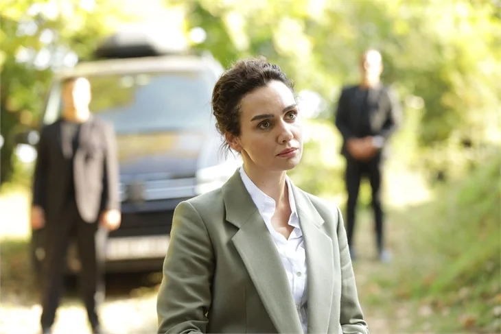 'Son Yaz'a katılan Birce Akalay'dan ilk set kareleri geldi!