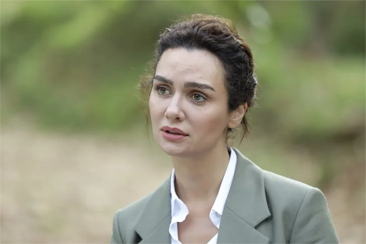 'Son Yaz'a katılan Birce Akalay'dan ilk set kareleri geldi!