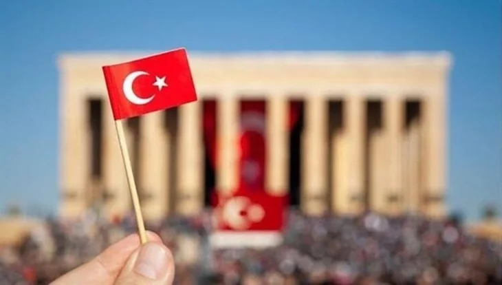 Ünlü isimlerden 30 Ağustos Zafer Bayramı paylaşımları