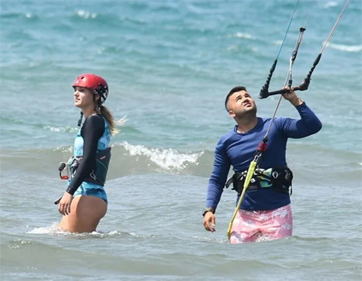 Nilay Deniz kitesurf yaparken zorlandı!