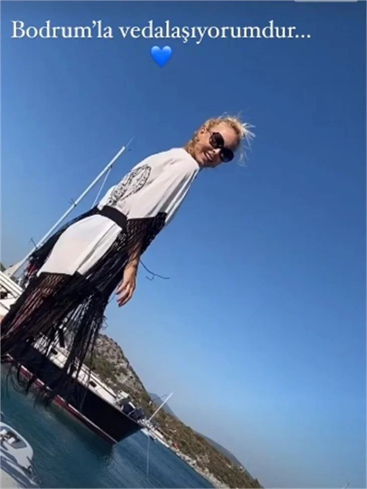 Ayşegül Yıldız'dan yaza veda pozları!