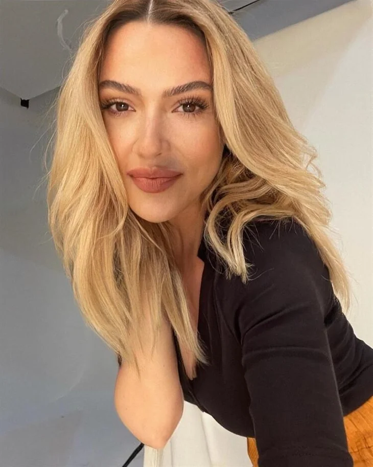 Hadise sahne dansıyla olay oldu! Sosyal medyayı salladı