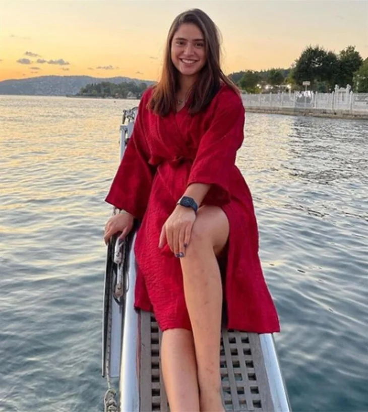 Survivor'da kim öpüştü? Ayşe'den ortalığı karıştıracak iddia!