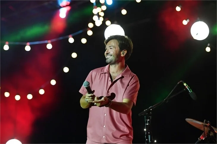 Yalın konserde sordu: "Güzel kızlar nerede?"
